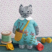 Corinne Lapierre Limited - Mrs. Cat Loves Knitting Felt Craft Mini Kit