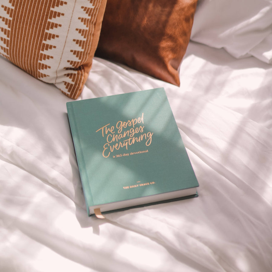 The Daily Grace Co - The Gospel Changes Everything | 365-Day Devotional