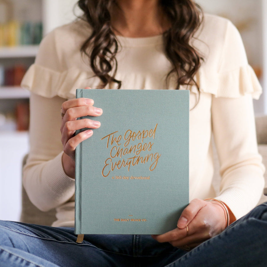 The Daily Grace Co - The Gospel Changes Everything | 365-Day Devotional