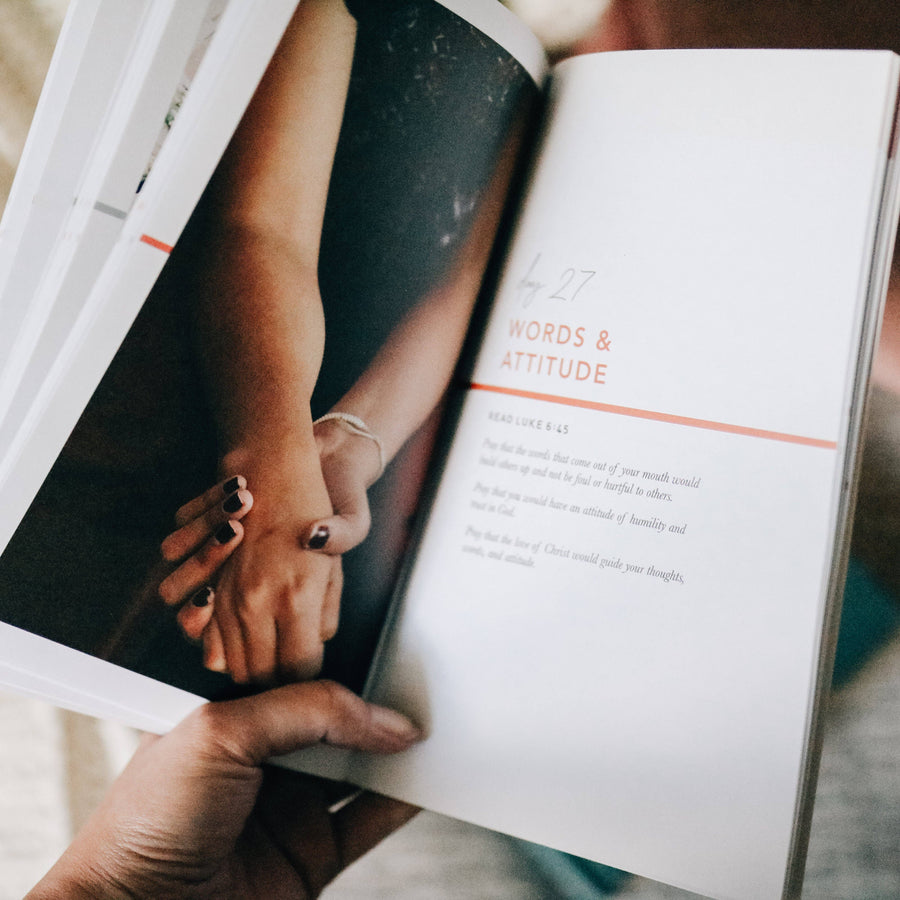 The Daily Grace Co - Thirty-One Days of Prayer Booklet